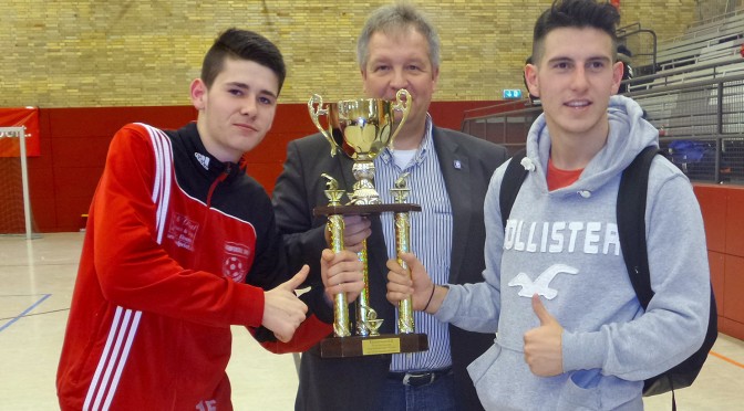 Hildesheimer Jung-Schiedsrichterauswahl gewinnt den Fairness-Cup