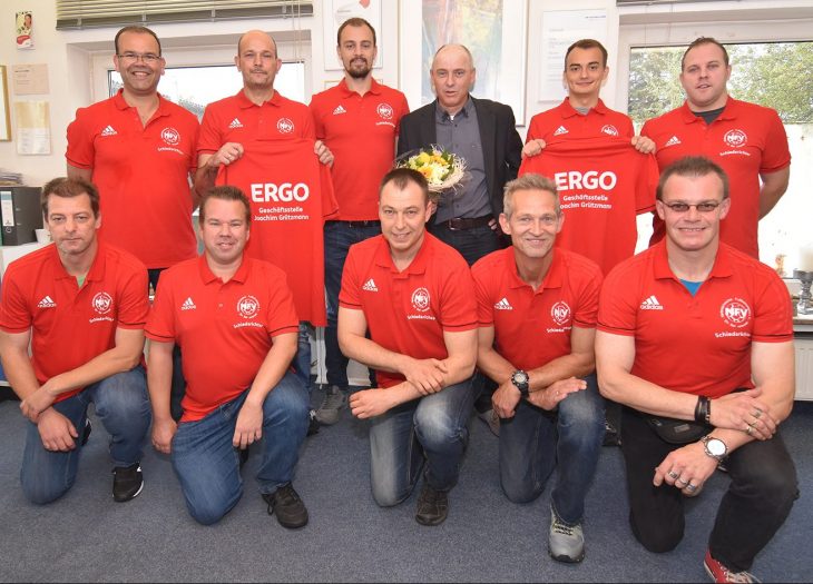 Übergabe Poloshirts von ERGO 2017